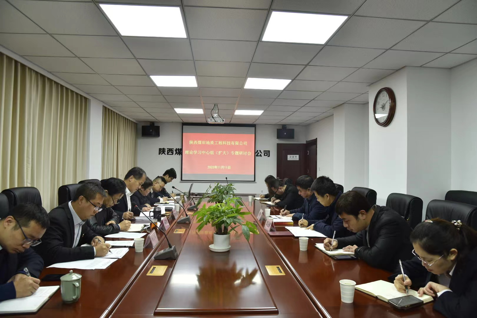 141668415797927895.jpeg 集团公司梁榆平一行莅临工程科技公司督学督查理论中心组学习-徐锐摄1.JPG